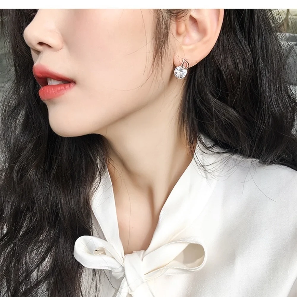 Shiny D letter asymmetric Earrings - Picture 4 of 4